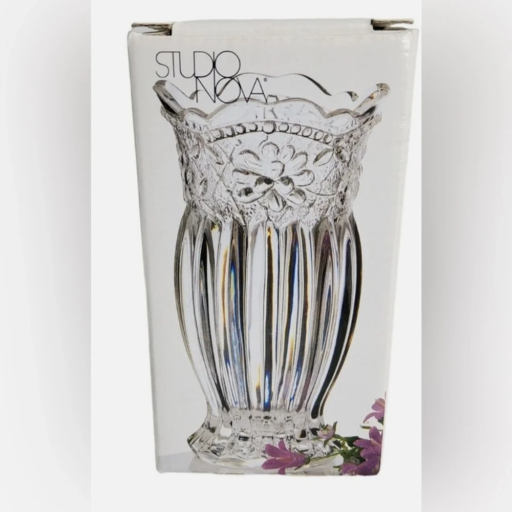 NEW in Box Studio Nova Floral Lace Bud flower floral Vase crystal 5” Gift 💕